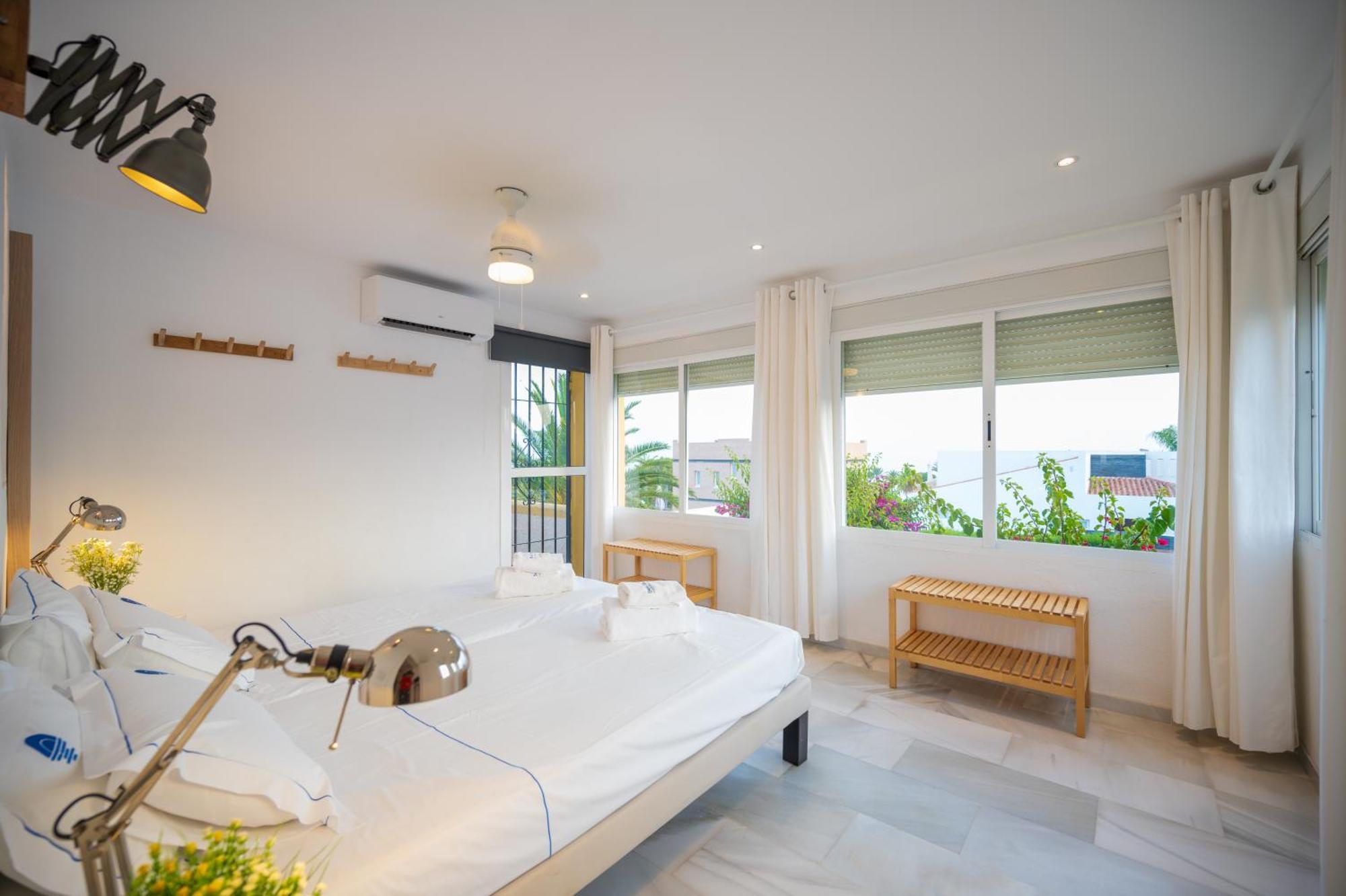 Typical Beach House Las Chapas Playa With Heated Pool 马尔韦利亚 外观 照片