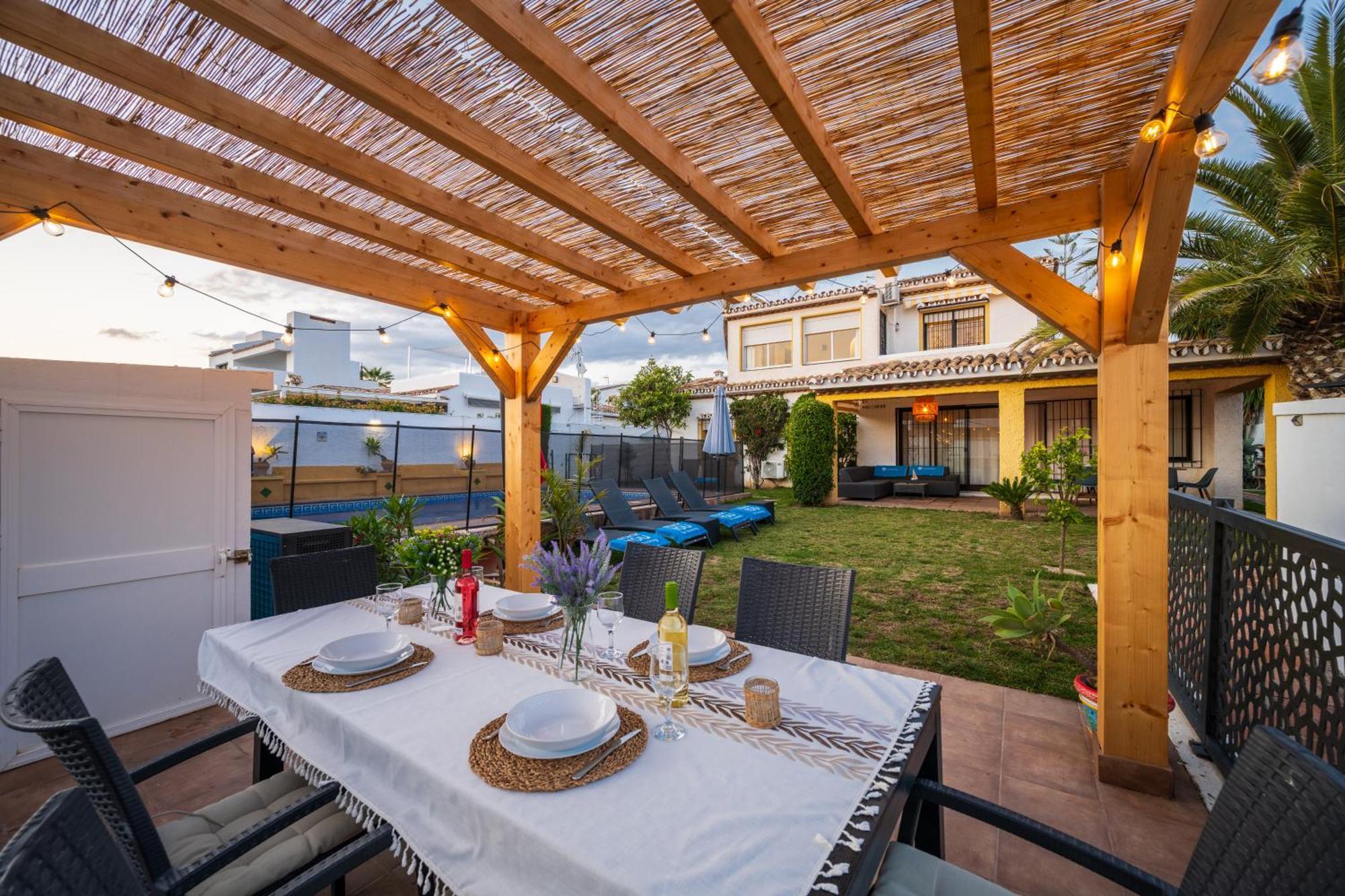 Typical Beach House Las Chapas Playa With Heated Pool 马尔韦利亚 外观 照片