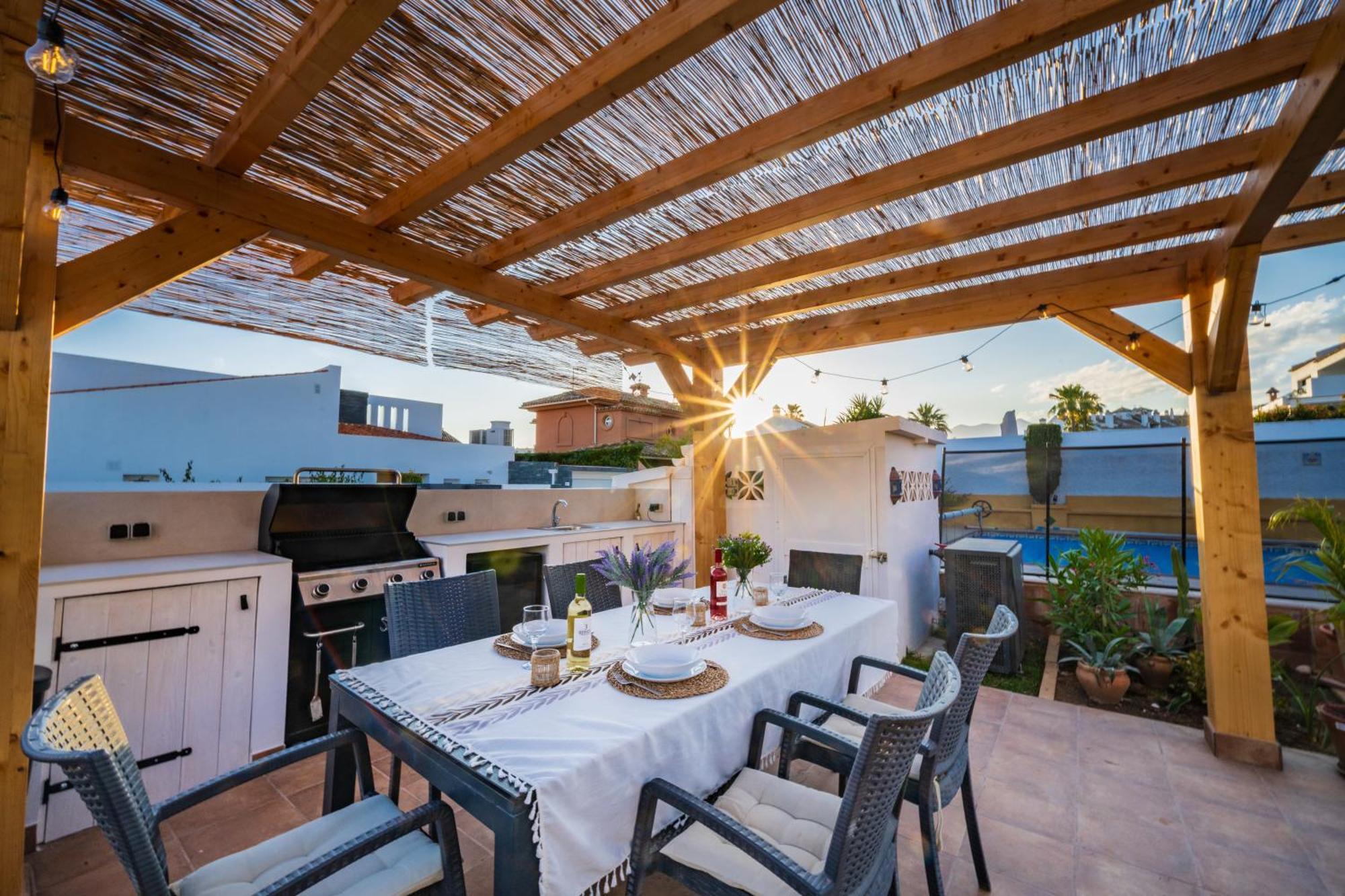 Typical Beach House Las Chapas Playa With Heated Pool 马尔韦利亚 外观 照片
