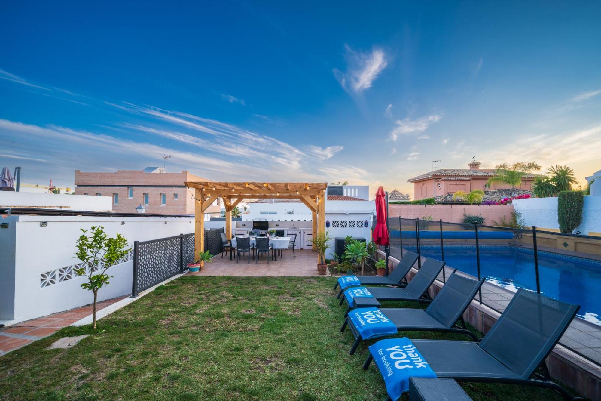 Typical Beach House Las Chapas Playa With Heated Pool 马尔韦利亚 外观 照片